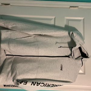 Hoodie American Eagle in white with legend on left side arm XXL size!!!